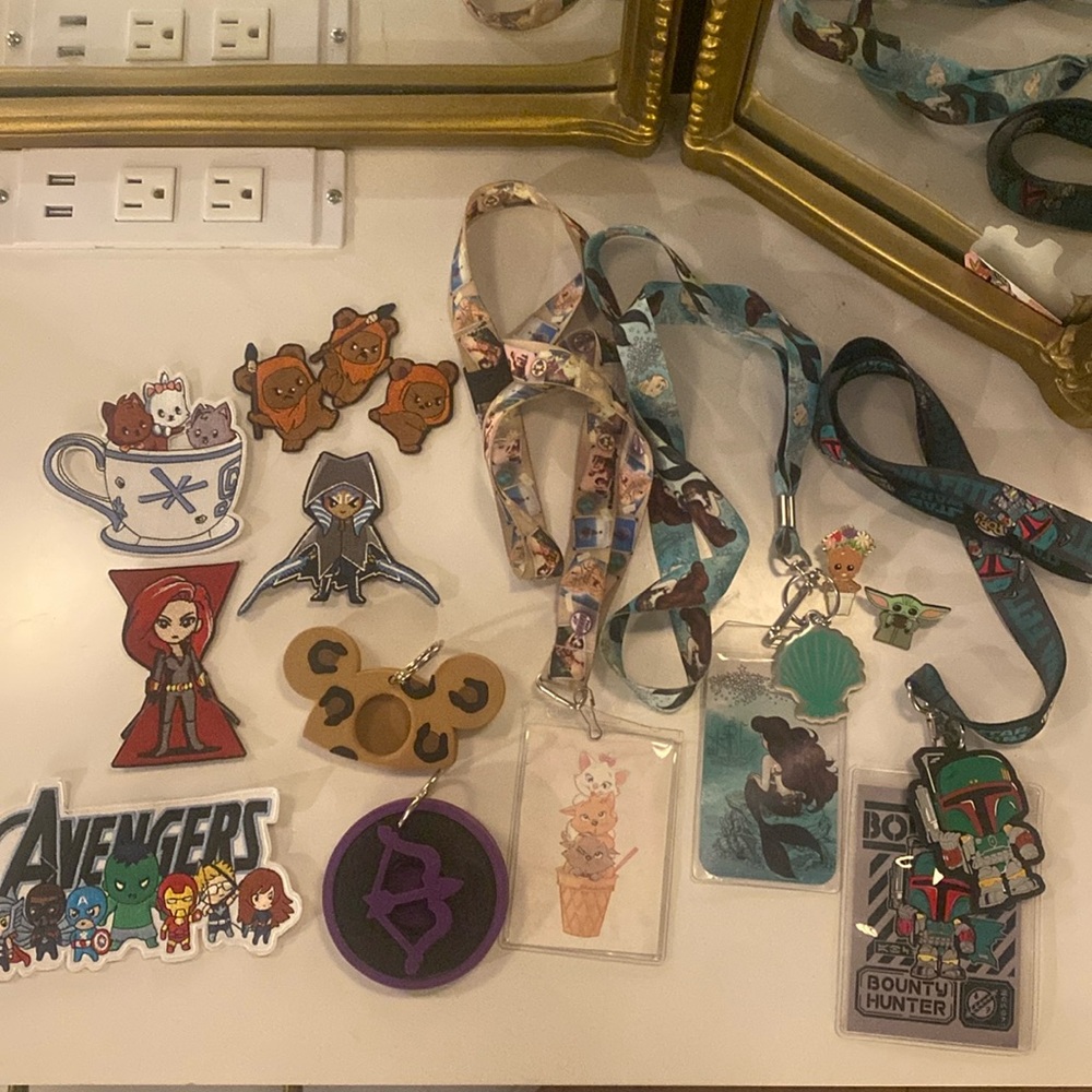 Lot of Disney Accessories 💚